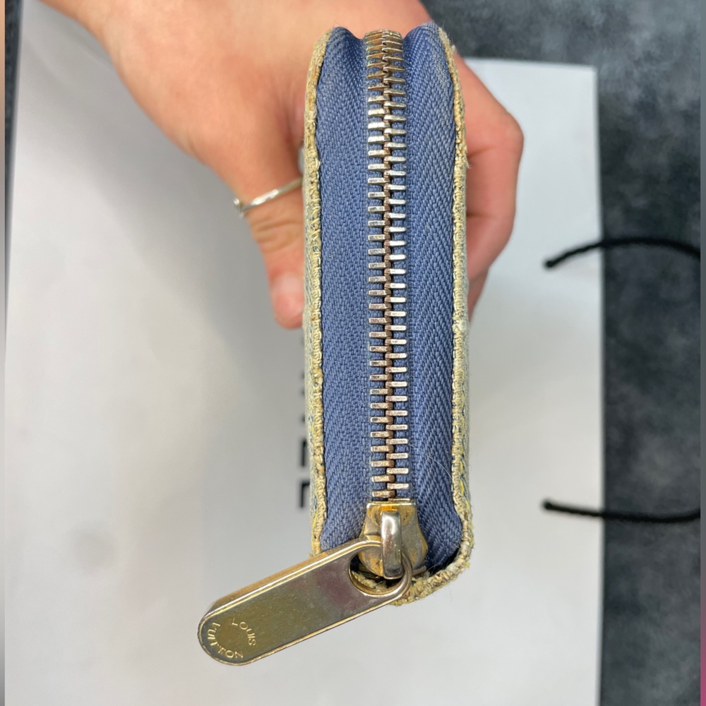 AUTHENTIC LOUIS VUITTON BLUE DENIM ZIPPY MONOGRAM WALLET WITH YELLOW INTERIOR - Picture 5 of 12